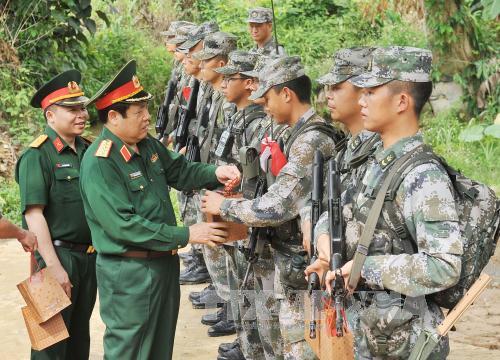 Thắm tình hữu nghị biên giới Việt –Trung